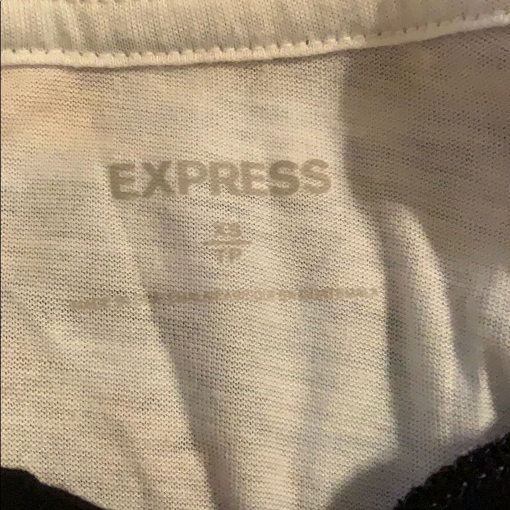 🌼🌼Express xs short sleeve tee🌼🌼 - Picture 4 of 4